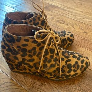 Illude Patricia Suede Leopard Wedge Boots Size 9